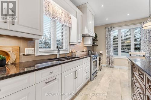 39 Hurricane Road, Pelham (662 - Fonthill), ON - Indoor Photo Showing Kitchen With Double Sink