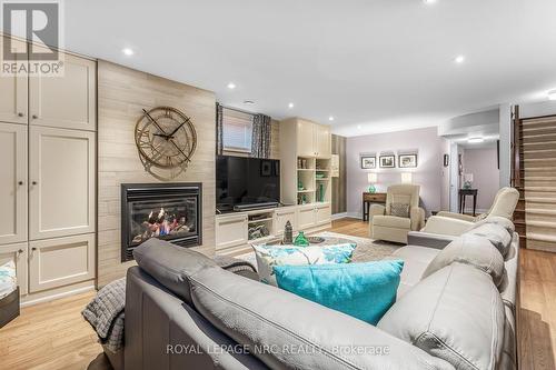 39 Hurricane Road, Pelham (662 - Fonthill), ON - Indoor Photo Showing Living Room With Fireplace