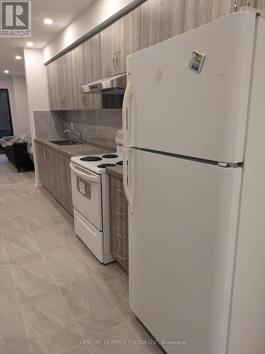 58 Danilack Court, Toronto, ON - Indoor Photo Showing Kitchen