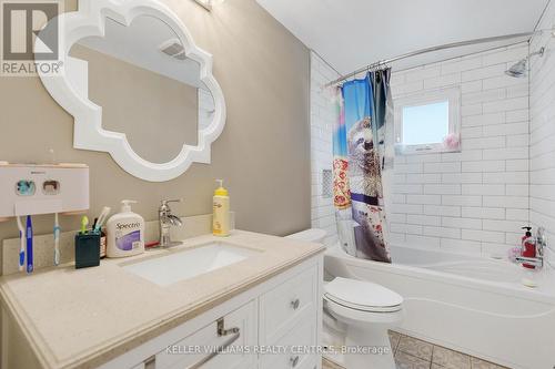 16 Gosney Crescent W, Barrie, ON - Indoor Photo Showing Bathroom