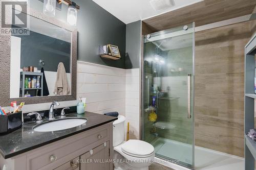 16 Gosney Crescent W, Barrie, ON - Indoor Photo Showing Bathroom