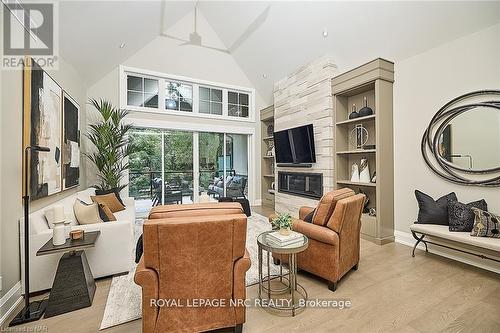 18 - 190 Canboro Road, Pelham (662 - Fonthill), ON - Indoor Photo Showing Other Room With Fireplace