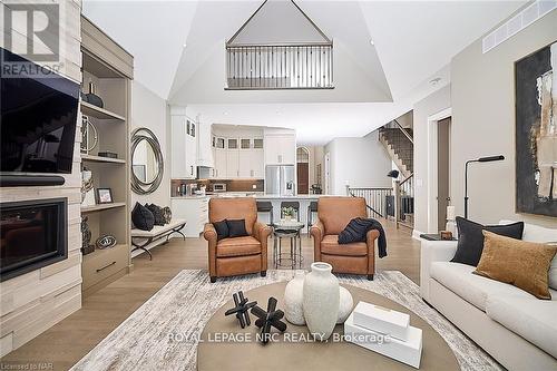 18 - 190 Canboro Road, Pelham (662 - Fonthill), ON - Indoor Photo Showing Living Room