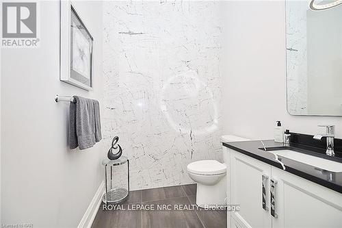 18 - 190 Canboro Road, Pelham (662 - Fonthill), ON - Indoor Photo Showing Bathroom