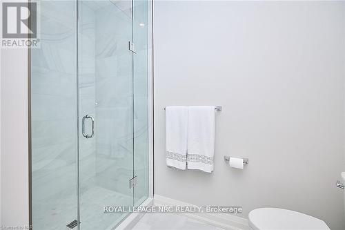 18 - 190 Canboro Road, Pelham (662 - Fonthill), ON - Indoor Photo Showing Bathroom