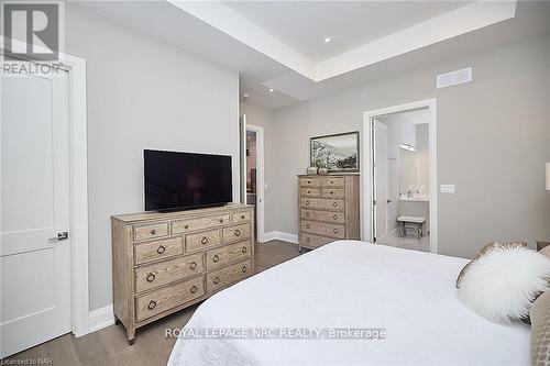 18 - 190 Canboro Road, Pelham (662 - Fonthill), ON - Indoor Photo Showing Bedroom