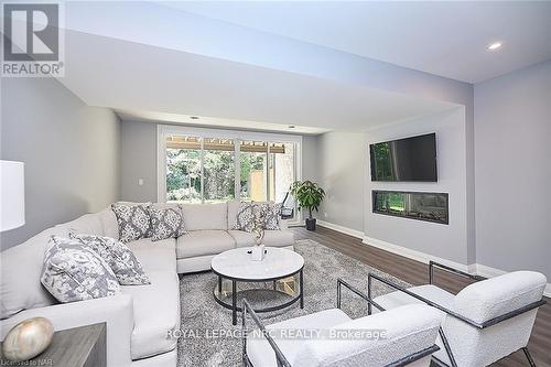 18 - 190 Canboro Road, Pelham (662 - Fonthill), ON - Indoor Photo Showing Living Room