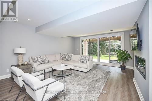 18 - 190 Canboro Road, Pelham (662 - Fonthill), ON - Indoor Photo Showing Living Room With Fireplace