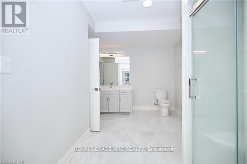 18 - 190 Canboro Road, Pelham (662 - Fonthill), ON - Indoor Photo Showing Bathroom