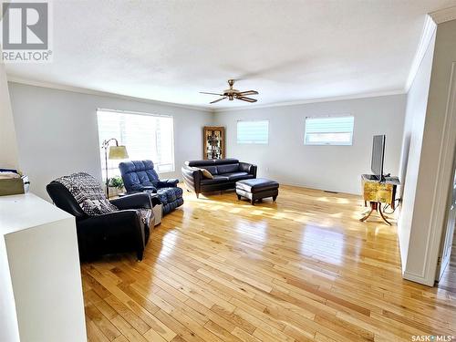 219 7Th Street W, Carlyle, SK - Indoor Photo Showing Living Room