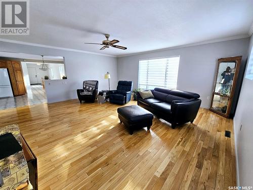 219 7Th Street W, Carlyle, SK - Indoor Photo Showing Living Room