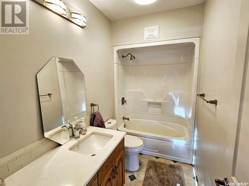 219 7Th Street W, Carlyle, SK - Indoor Photo Showing Bathroom