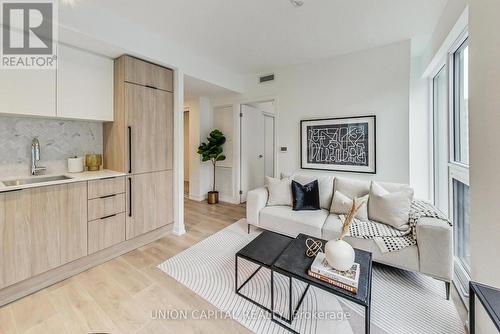 903 - 82 Dalhousie Street, Toronto, ON - Indoor Photo Showing Living Room