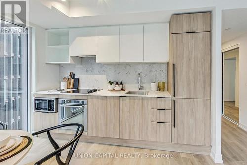 903 - 82 Dalhousie Street, Toronto, ON - Indoor Photo Showing Kitchen