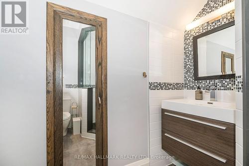 Coach H - 153 Rusholme Road, Toronto, ON - Indoor Photo Showing Bathroom