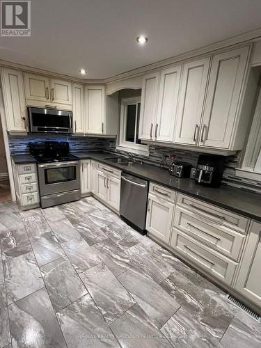 14 Talbot Street, Brampton, ON - Indoor Photo Showing Kitchen