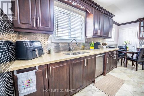 7362 Redstone Road, Mississauga, ON - Indoor Photo Showing Kitchen With Double Sink