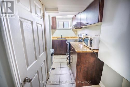 7362 Redstone Road, Mississauga, ON - Indoor Photo Showing Kitchen