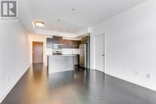 2909 - 360 Square One Drive, Mississauga, ON - Indoor Photo Showing Kitchen