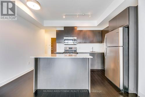 2909 - 360 Square One Drive, Mississauga, ON - Indoor Photo Showing Kitchen