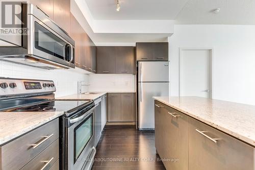 2909 - 360 Square One Drive, Mississauga, ON - Indoor Photo Showing Kitchen