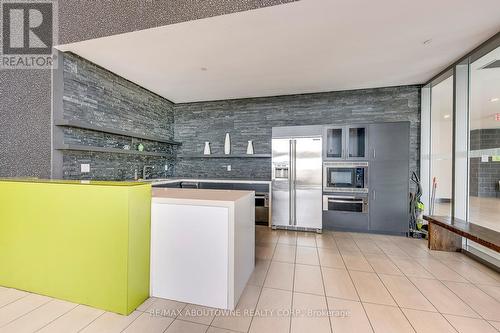 2909 - 360 Square One Drive, Mississauga, ON - Indoor Photo Showing Kitchen