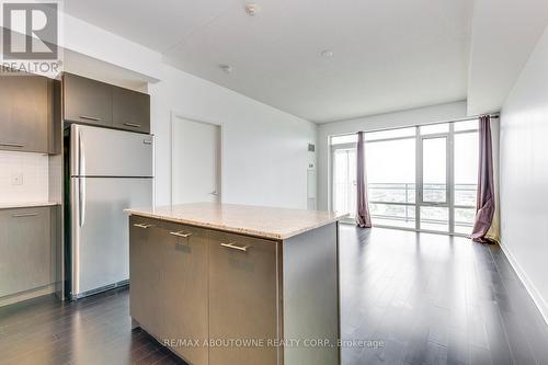 2909 - 360 Square One Drive, Mississauga, ON - Indoor Photo Showing Kitchen