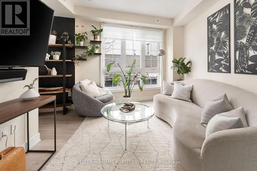 13 - 26 Ernest Avenue, Toronto, ON - Indoor Photo Showing Living Room