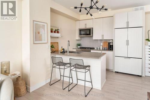 13 - 26 Ernest Avenue, Toronto, ON - Indoor Photo Showing Kitchen