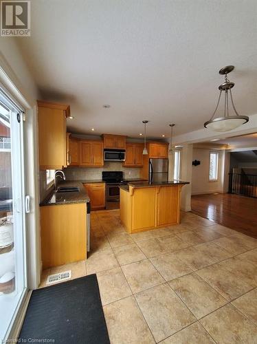 24 Birkinshaw Road, Cambridge, ON - Indoor Photo Showing Kitchen