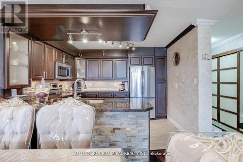 803 - 309 Major Mackenzie Drive E, Richmond Hill, ON - Indoor Photo Showing Kitchen