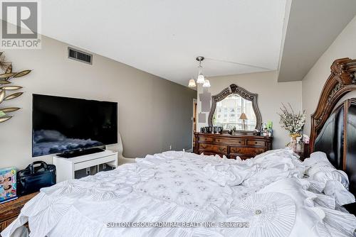 803 - 309 Major Mackenzie Drive E, Richmond Hill, ON - Indoor Photo Showing Bedroom