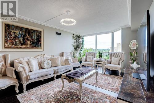 803 - 309 Major Mackenzie Drive E, Richmond Hill, ON - Indoor Photo Showing Living Room