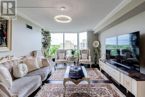 803 - 309 Major Mackenzie Drive E, Richmond Hill, ON - Indoor Photo Showing Living Room