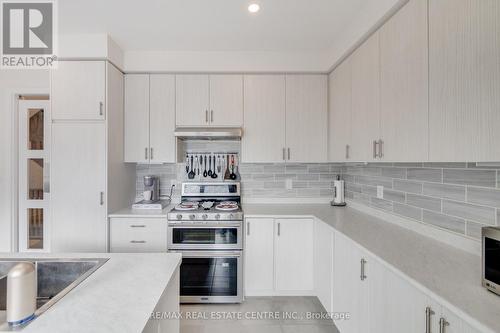 124 Skinner Road, Hamilton, ON - Indoor Photo Showing Kitchen