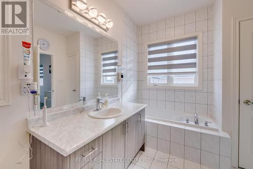 124 Skinner Road, Hamilton, ON - Indoor Photo Showing Bathroom