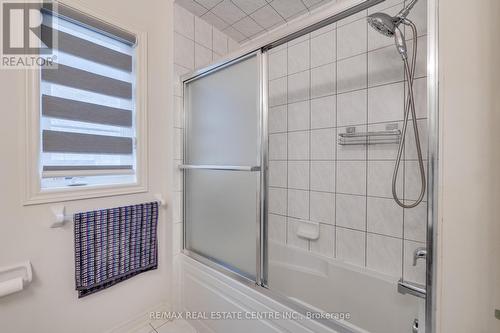 124 Skinner Road, Hamilton, ON - Indoor Photo Showing Bathroom