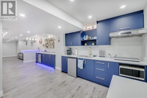 124 Skinner Road, Hamilton, ON - Indoor Photo Showing Kitchen