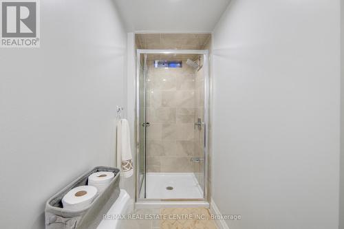 124 Skinner Road, Hamilton, ON - Indoor Photo Showing Bathroom