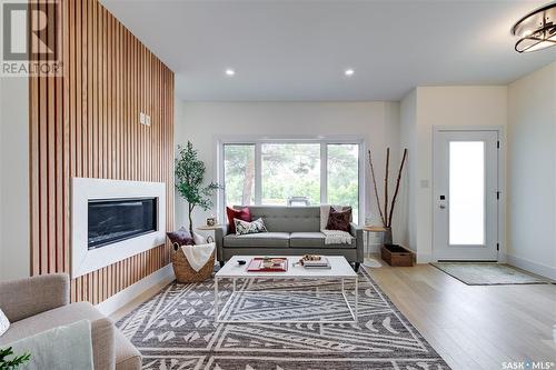 1511 Spadina E, Saskatoon, SK - Indoor Photo Showing Living Room With Fireplace