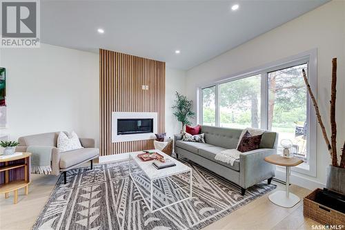 1511 Spadina E, Saskatoon, SK - Indoor Photo Showing Living Room With Fireplace