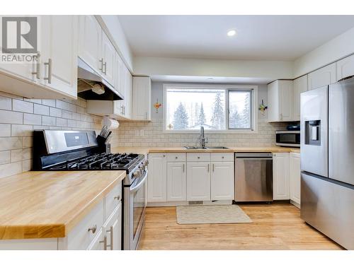 2677 Starlane Drive, Prince George, BC - Indoor Photo Showing Kitchen