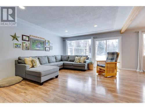 2677 Starlane Drive, Prince George, BC - Indoor Photo Showing Living Room