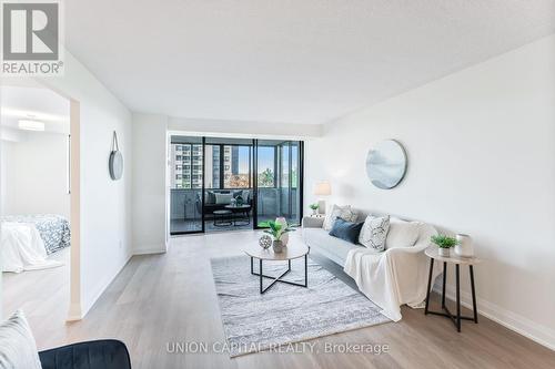 611 - 2350 Bridletowne Circle, Toronto, ON - Indoor Photo Showing Living Room