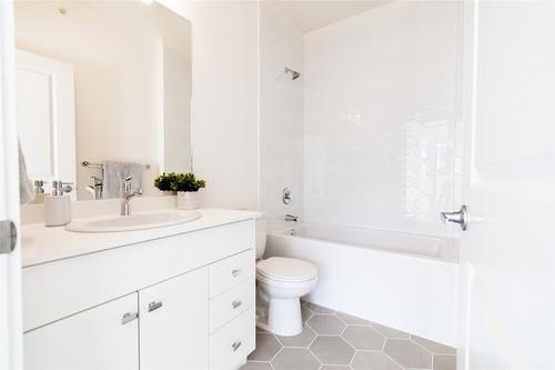 116-8960 Dallas Drive, Kamloops, BC - Indoor Photo Showing Bathroom