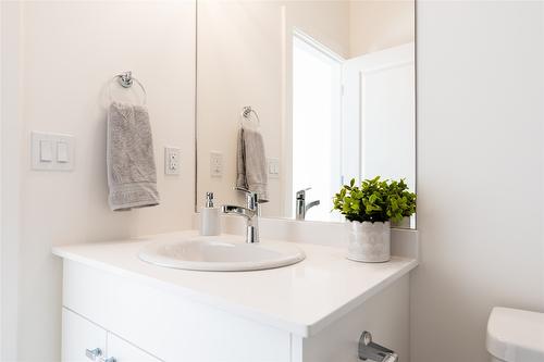 116-8960 Dallas Drive, Kamloops, BC - Indoor Photo Showing Bathroom