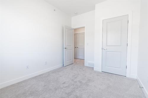 116-8960 Dallas Drive, Kamloops, BC - Indoor Photo Showing Other Room