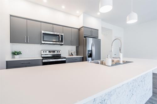 116-8960 Dallas Drive, Kamloops, BC - Indoor Photo Showing Kitchen With Stainless Steel Kitchen With Upgraded Kitchen