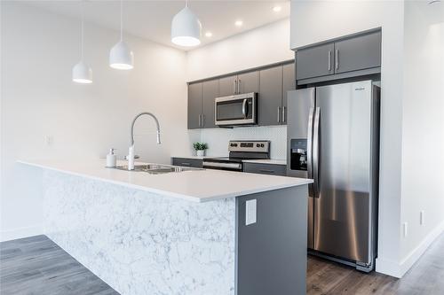 116-8960 Dallas Drive, Kamloops, BC - Indoor Photo Showing Kitchen With Stainless Steel Kitchen With Upgraded Kitchen