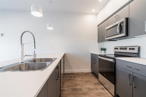 116-8960 Dallas Drive, Kamloops, BC - Indoor Photo Showing Kitchen With Double Sink With Upgraded Kitchen